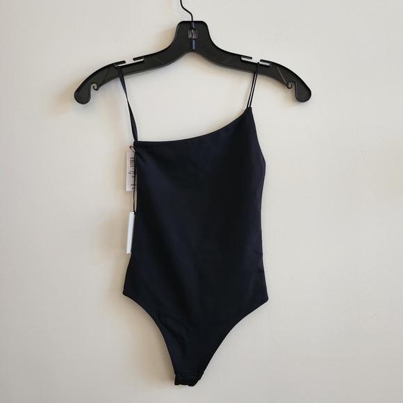 Babaton Tops - NWT Aritzia Babaton XXS Contour bodysuit, black, asymmetrical